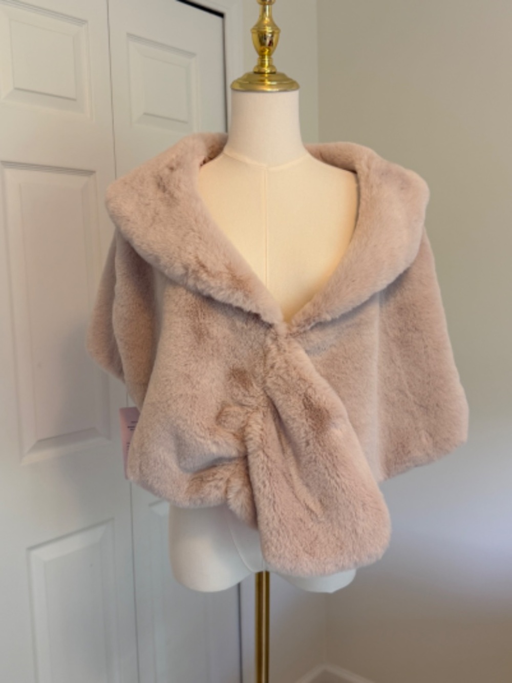 BHLDN Maxime Blush Pink Faux Fur Bridal Cape Wrap Satin Lined NWT M